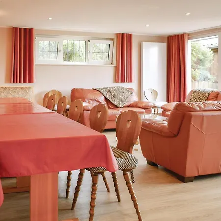 5 Bedroom Stunning In Apartment *